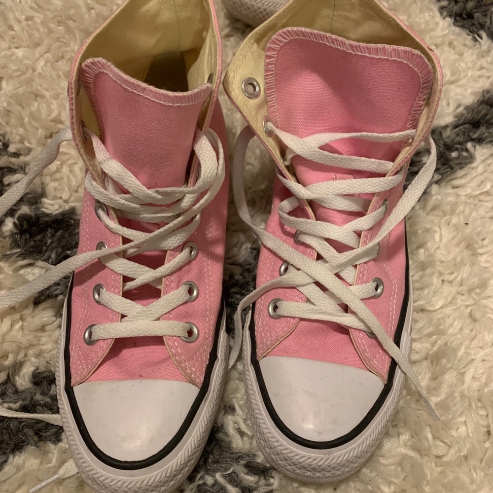 Pink converse women’s 8
